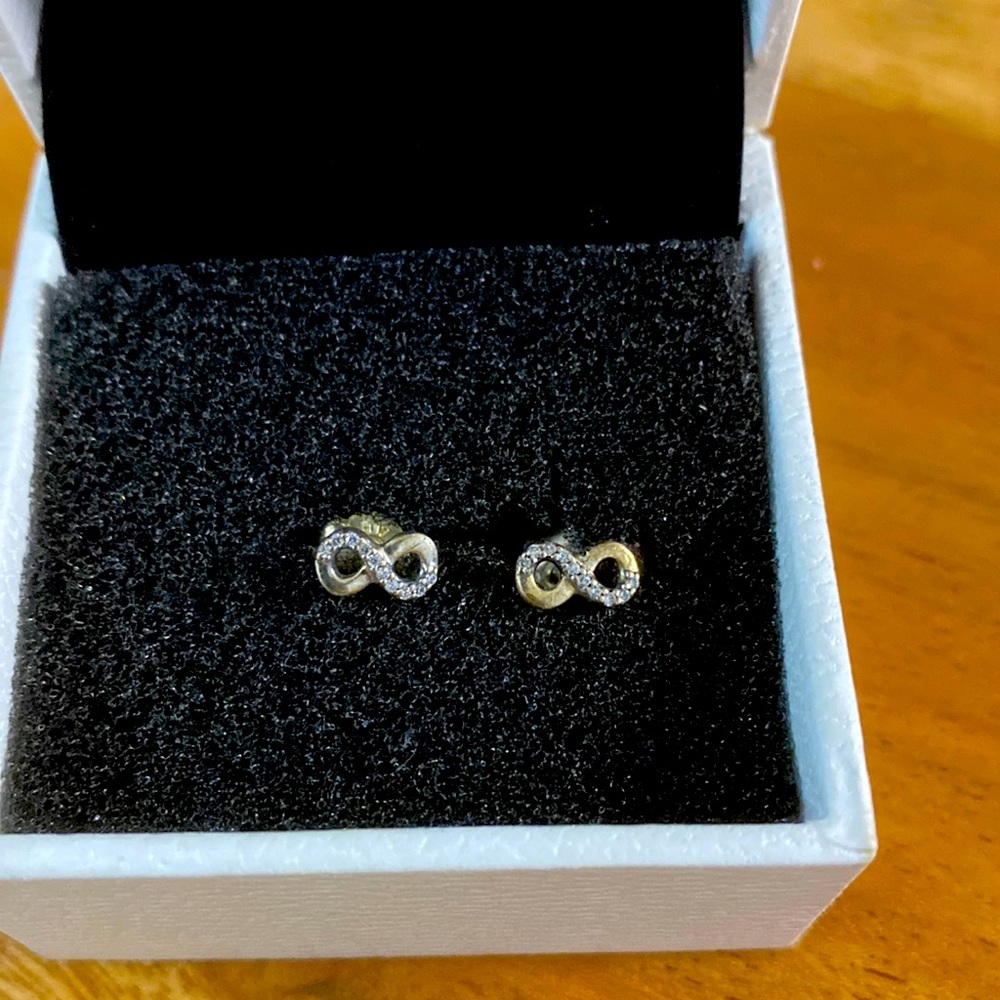 Pandora infinity studs